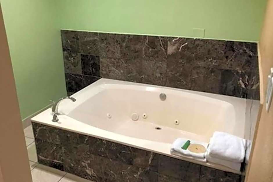 American Inn & Suites LAX