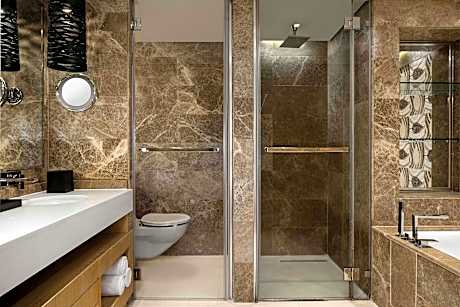 Club lounge access, Junior Suite, 1 King, High floor