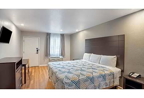 1 King Bed | Non-Smoking, Micfridge