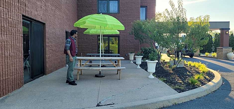 Super 8 by Wyndham Plattsburgh