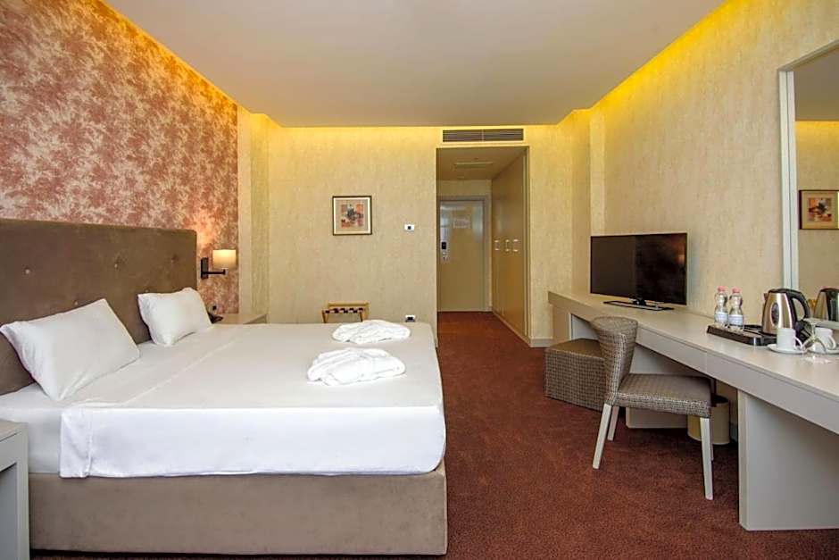 The Grand Gloria Hotel