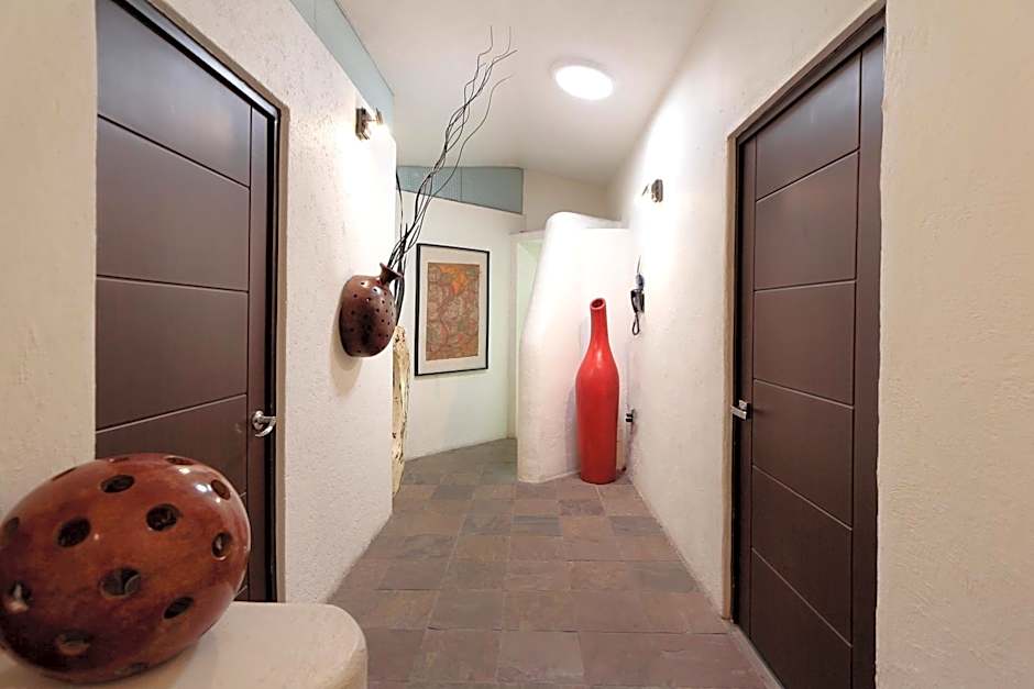 Aztic Hotel and Executive Suites