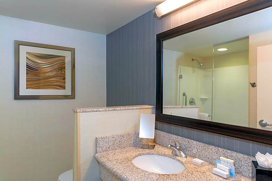 Courtyard by Marriott Milwaukee Airport