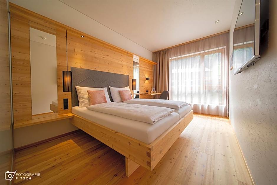 Tirol Lodge