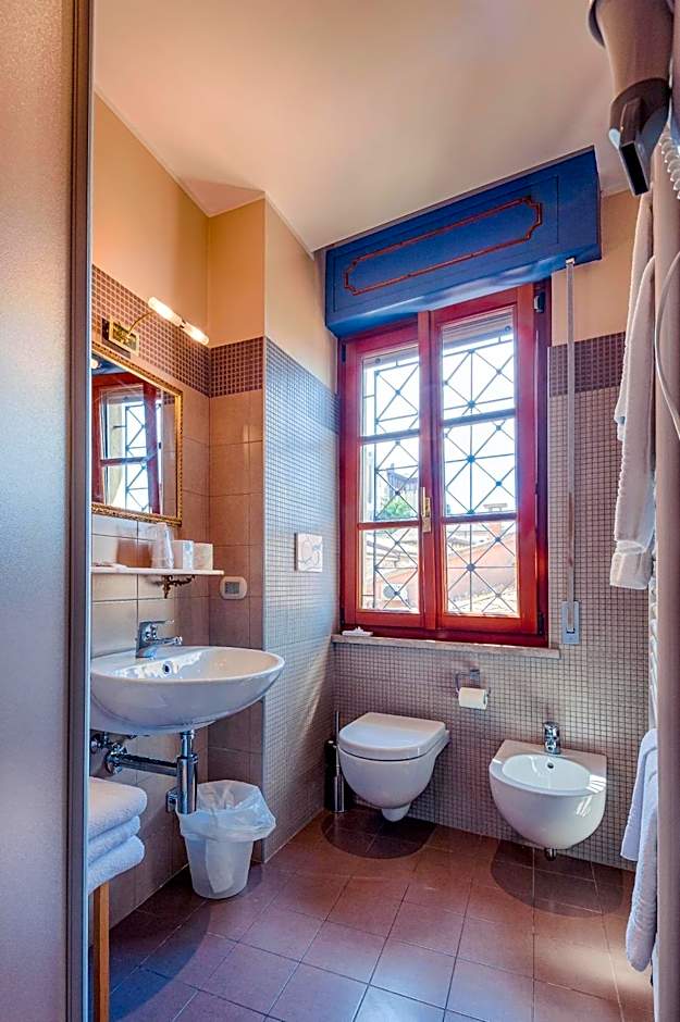 La Grotta Hotel