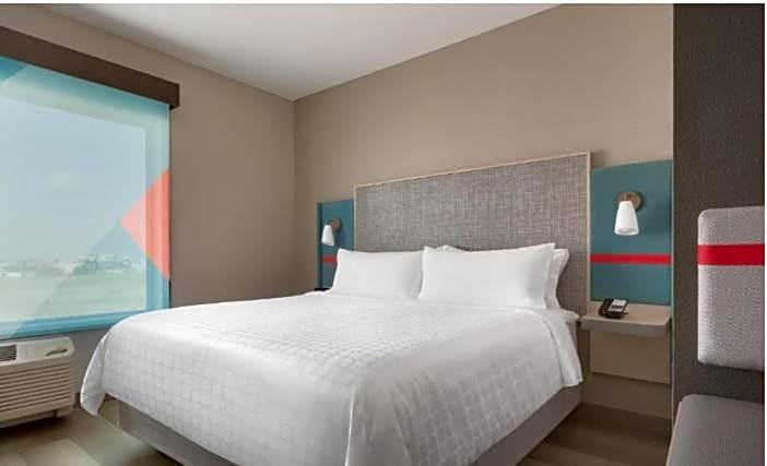 avid hotel Oak Creek By IHG