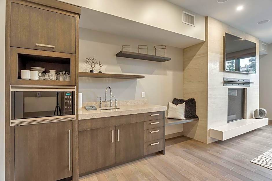 Stein Eriksen Residences