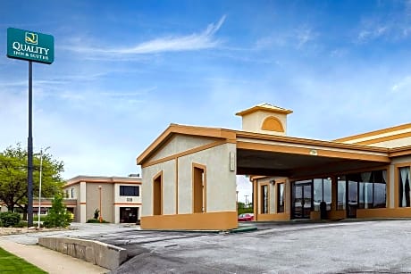 Quality Inn & Suites Bloomington University Area