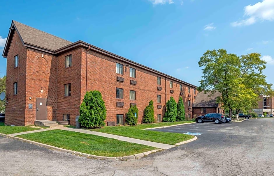 Suburban Studios Indianapolis Northwest - College Parks