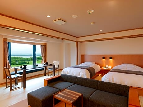 Deluxe Room with Tatami Area - Buffet Breakfast + Buffet Dinner Included - Non-Smoking