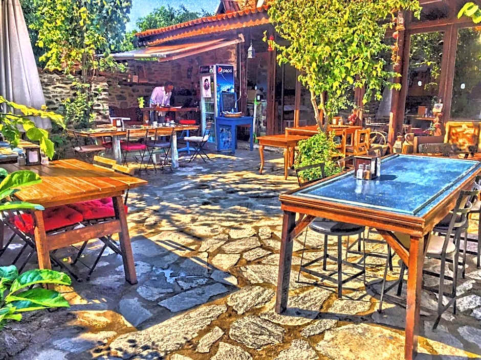 Birgi Hotel Saliha Hanim Tas Konak