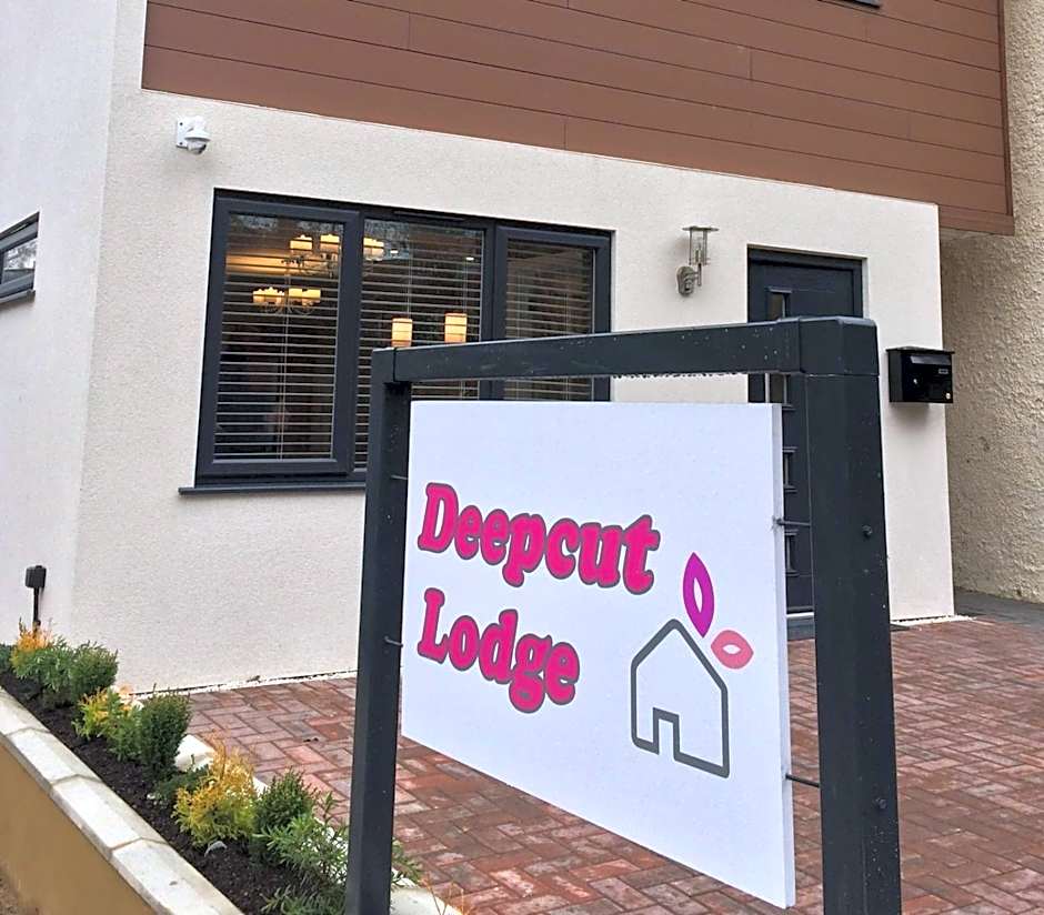 Deepcut Lodge Bed & Breakfast Self Service