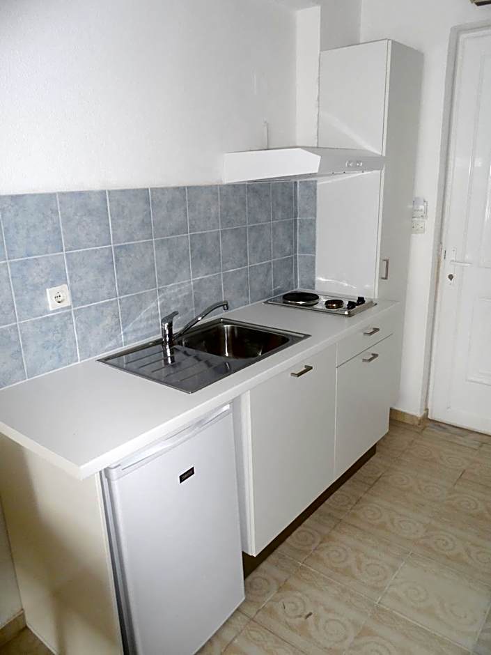 Seafront Studios and Apartments