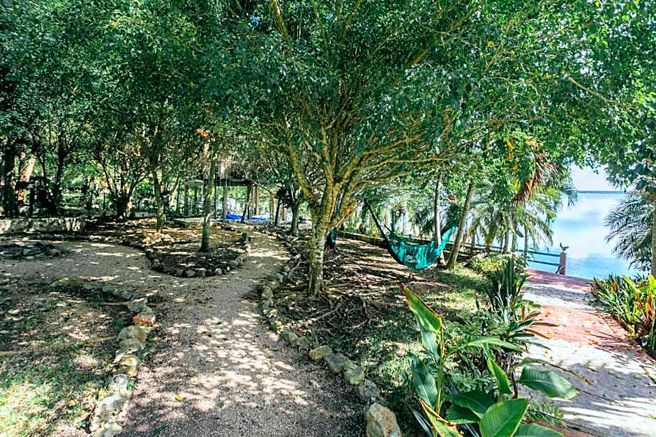 Villa Santuario Lake front Oasis