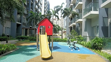 One Palm Tree Condo at Manila Airport T3 by Beth