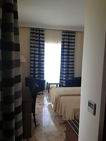Double or Twin Room with Sea View