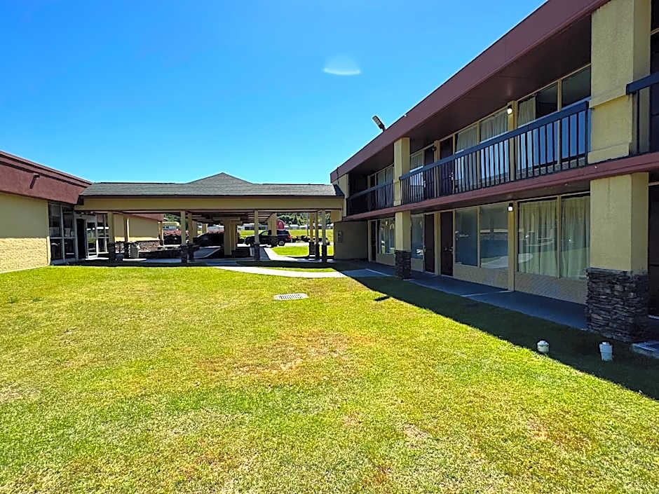 OYO Hotel Phenix City Central