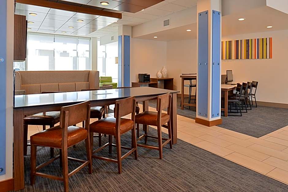 Holiday Inn Express & Suites Farmington Hills - Detroit By IHG