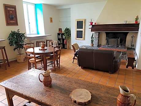 Single Bed in Mixed Dormitory Room