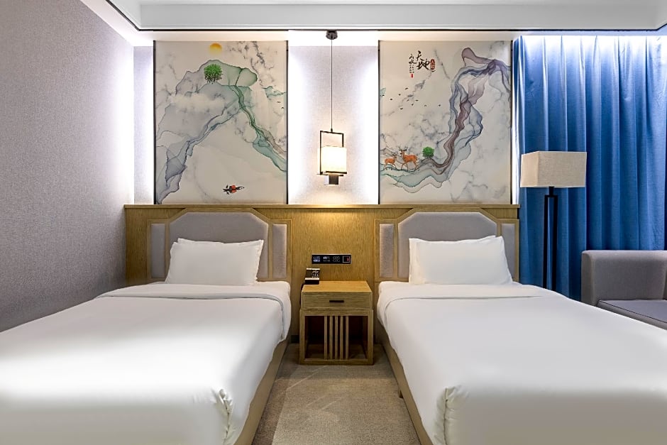 Rezen Hotel Urumqi High-speed Railway Station