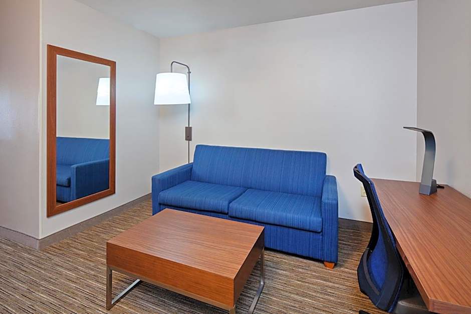 Holiday Inn Express & Suites Rancho Mirage By IHG