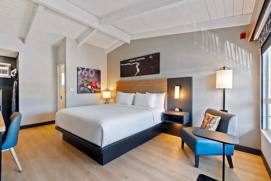 Thunderbird Lodge