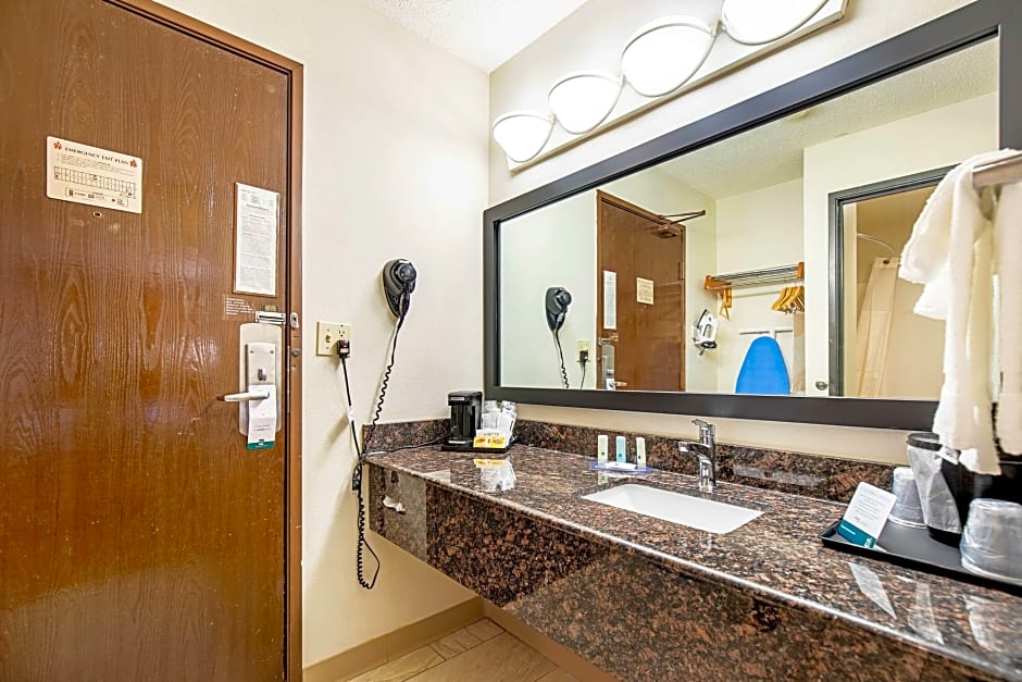 Quality Inn Milwaukee Route 45