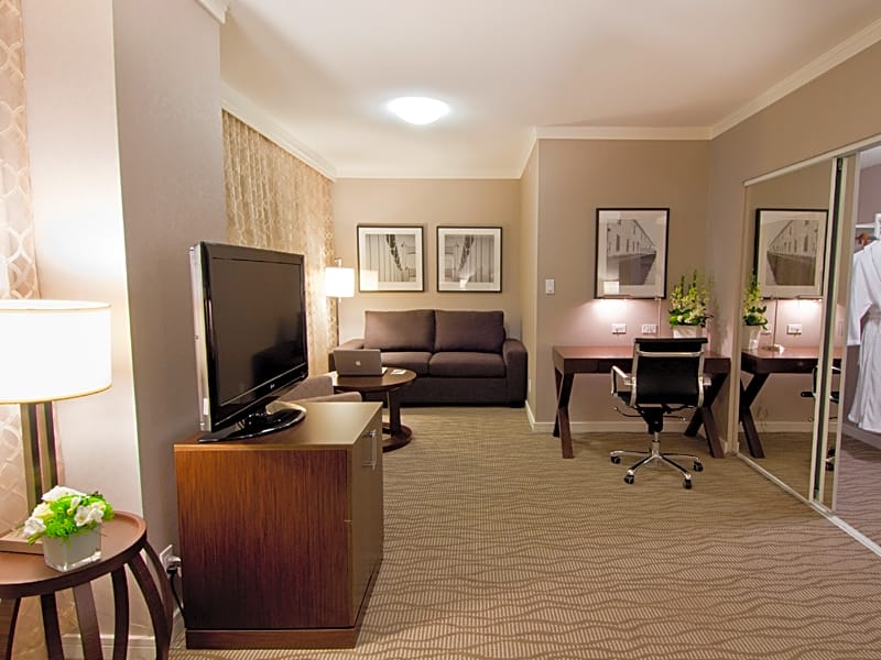 Pinnacle Hotel At The Pier