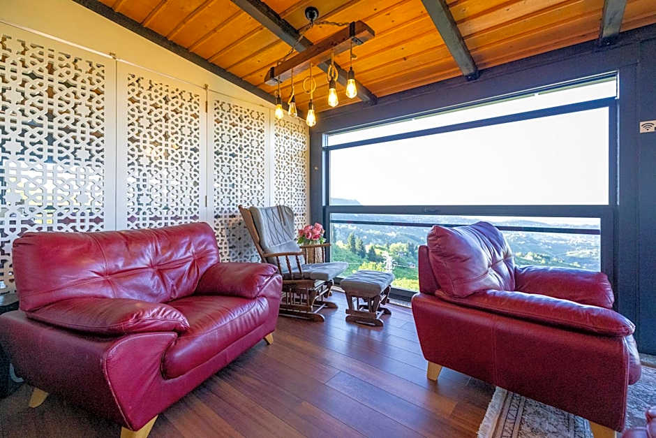 Poison Garden Suite & SPA