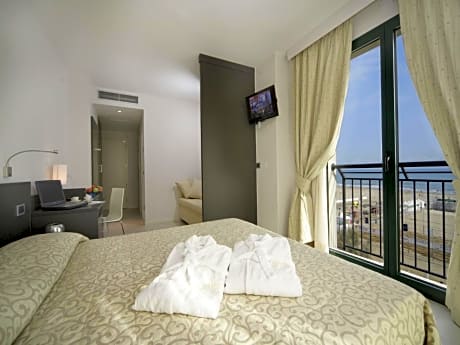 Superior Family Room (2 Adults + 2 Children)