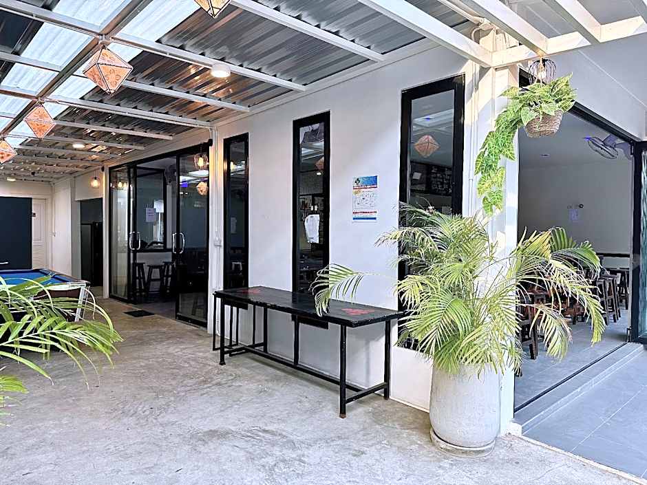 Eclipse Hostel and Bar