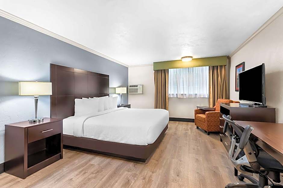 Best Western Plus Parkway Inn