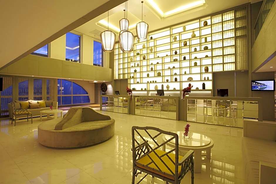 The Quarter Hualamphong by UHG