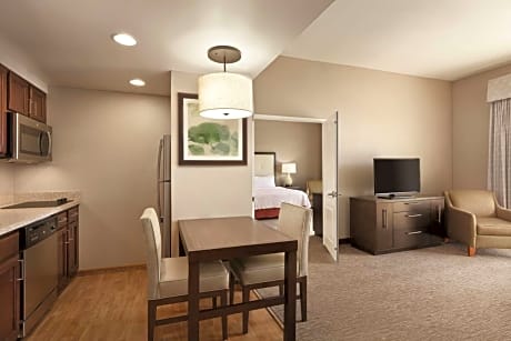 Deluxe One-Bedroom King Suite - Non-Smoking