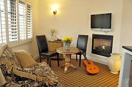 Deluxe King Studio Suite