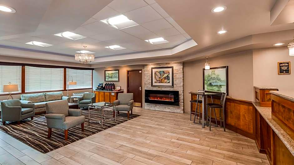 Best Western Plus Rivershore Hotel