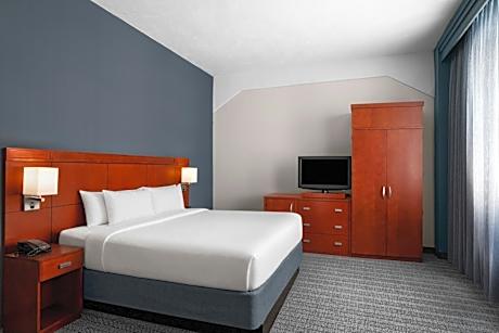 One-Bedroom King Suite with Sofa Bed - Hearing Accessible