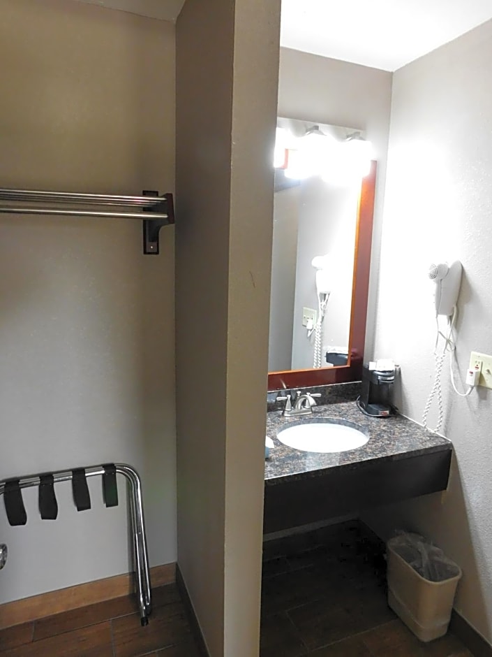 Days Inn by Wyndham West Des Moines - Clive