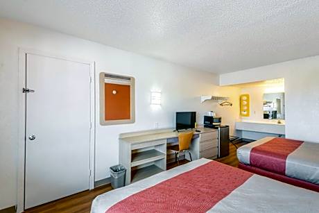 Queen Room with Two Queen Beds - Disability Access - Non-Smoking