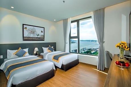 Superior Twin Room with Partial River View