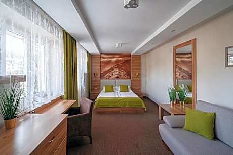Deluxe Family Room