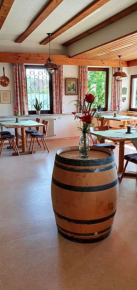 Lug ins Land Restaurant & Ferienwohnungen