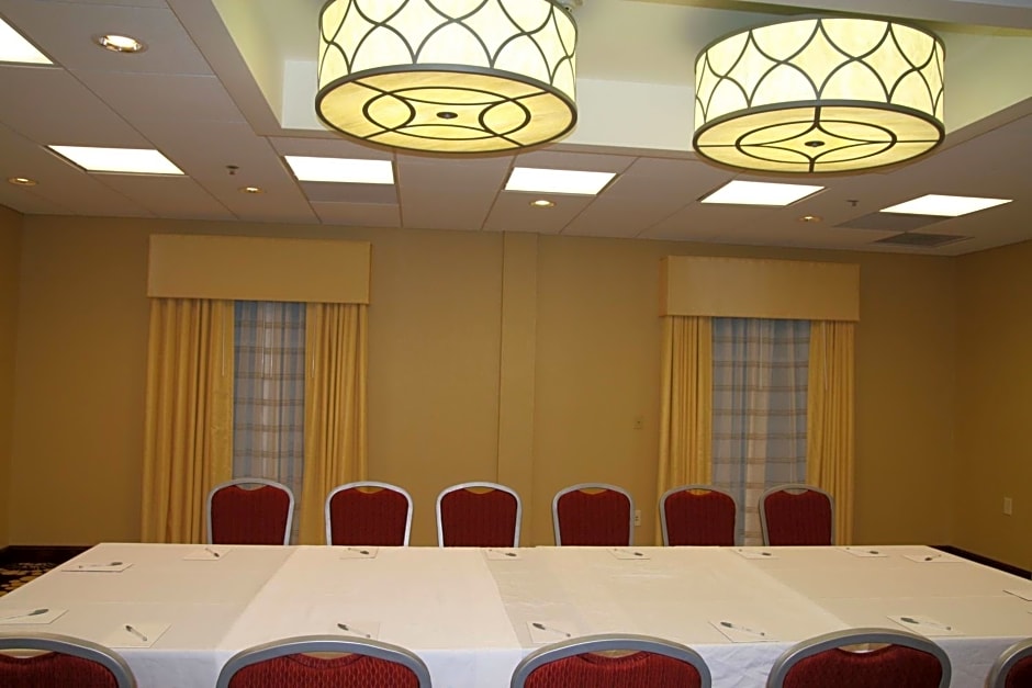 Hampton Inn By Hilton Richmond - Airport