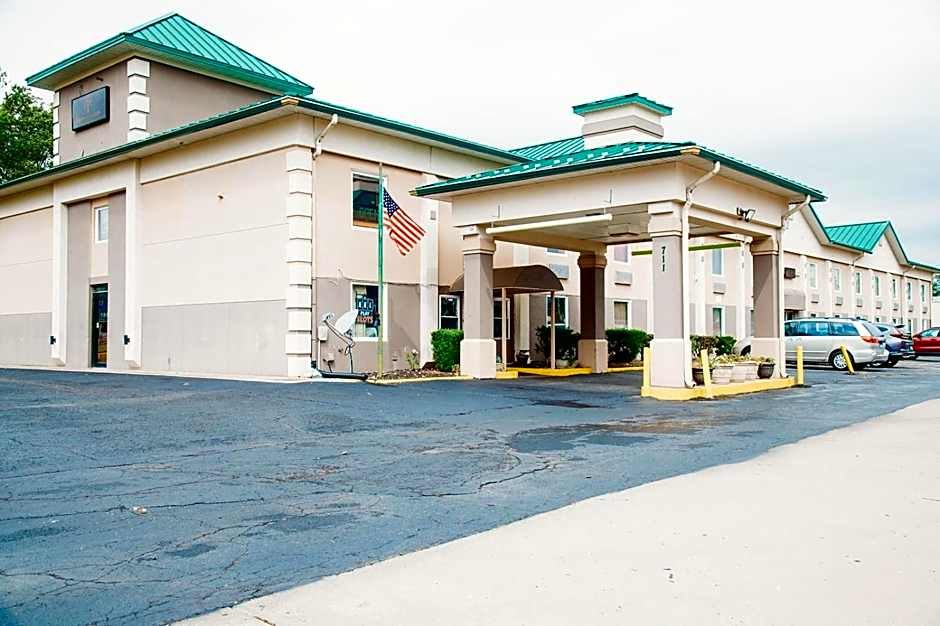 Country Garden & Suites-Benton