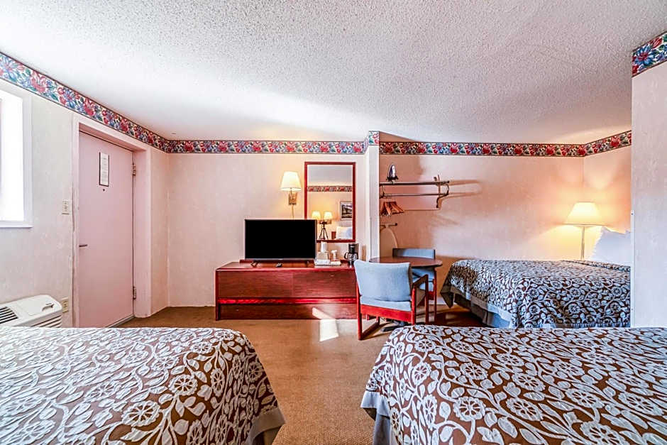 Ozark Junction mountain view by OYO