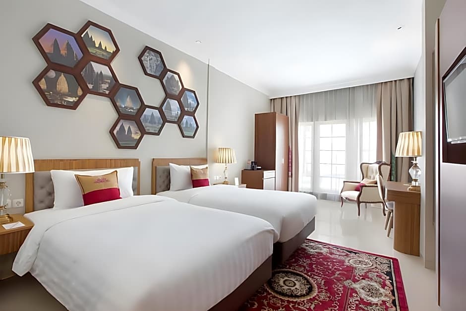 Ramada Suites By Wyndham Solo