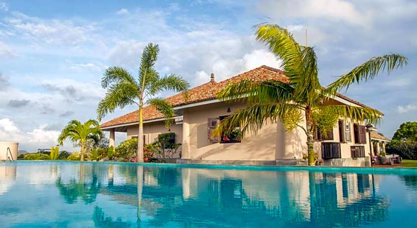 Villa Mayurana by Edwards Collection