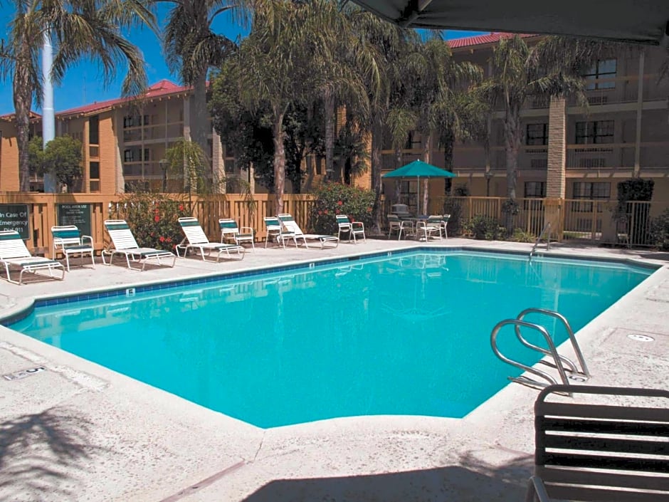La Quinta Inn & Suites by Wyndham Bakersfield South