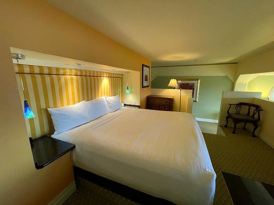 Photo 1 of 5 of 1 King Bed