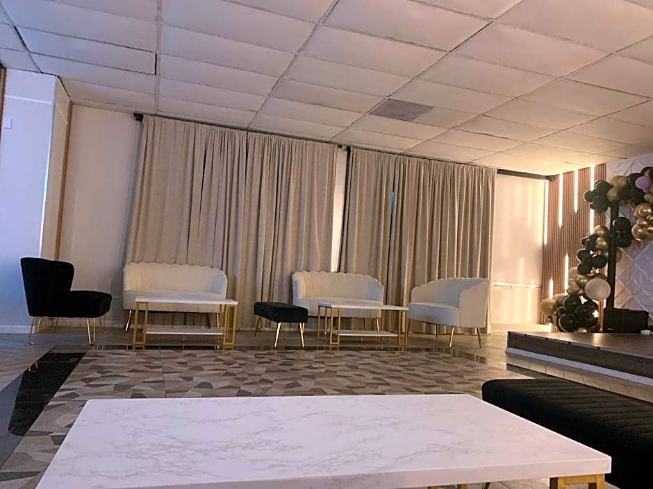 R Nite Star Inn and Suites -Home of the Cowboys & Rangers